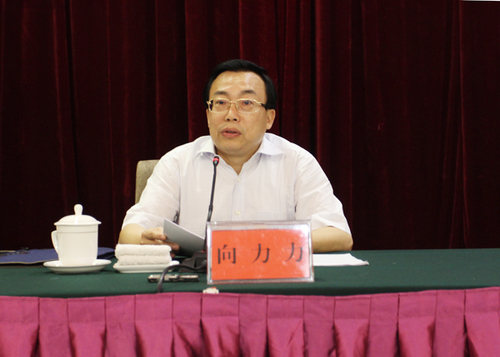 省人民政府副省长、秘书长向力力在研讨班上强调:全省各高校要切实提高“双一流”建设的思想认识,增强推进“双一流”建设的紧迫感。 省人民政府副省长、秘书长向力力在研讨班上强调:全省各高校要切实提高“双一流”建设的思想认识,增强推进“双一流”建设的紧迫感。