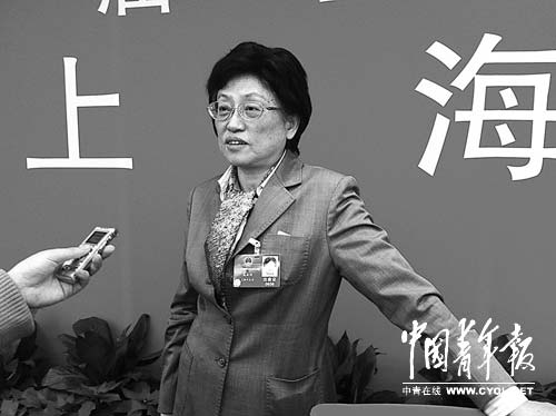 3月3日，全国人大常委、教育部原副部长吴启迪回忆当年被公推为同济大学校长的故事。本报记者 叶铁桥摄