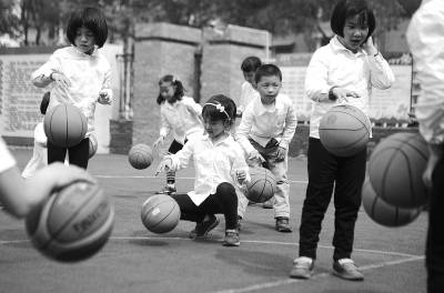 调查称仅17%小学生常运动人大代表吁问责校长