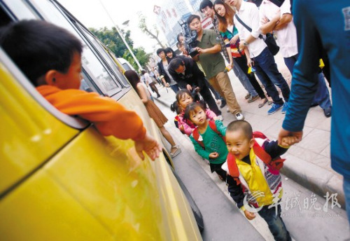 幼儿园校车是事故“高发户” 黎湛均 摄