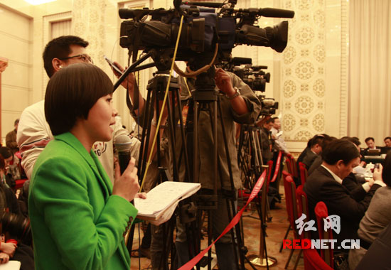 凤凰卫视记者提问。