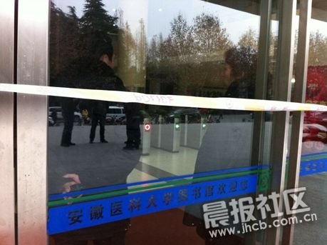 警方在现场侦查