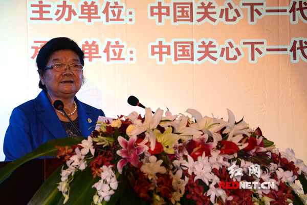 十届全国人大副委员长、中国关心下一代工作委员会主任顾秀莲出席会议，并对“春苗营养计划”及“春苗模式”给予了充分肯定