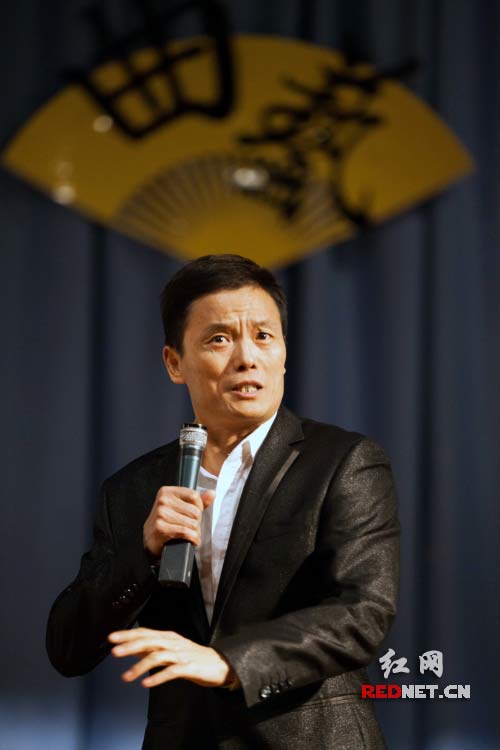 湖南省曲艺家协会周卫星老师进行电影模仿秀表演