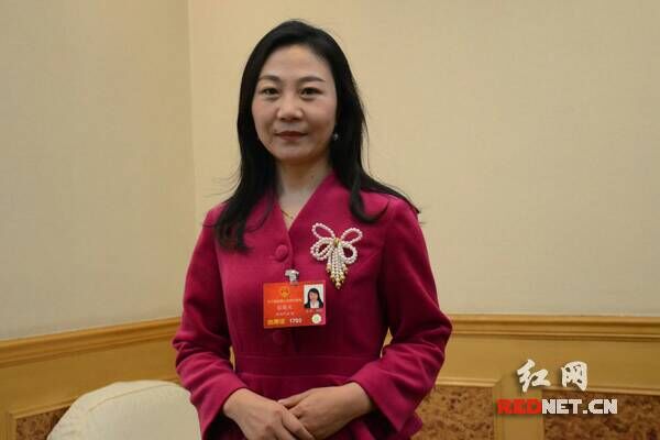 全国人大代表、湖南山河智能基础装备事业部推广专员张晓庆。
