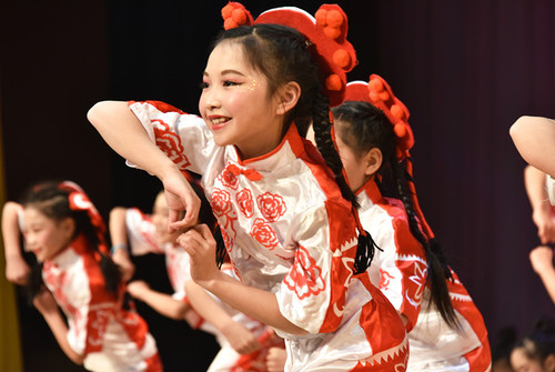 13.育才小学舞蹈《为文明剪彩》 13.育才小学舞蹈《为文明剪彩》