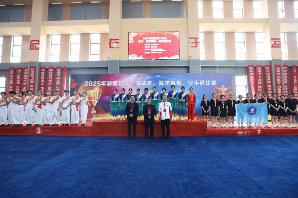 ​巾帼亮剑，首战告捷！益阳医专女子舞龙队省赛斩获佳绩