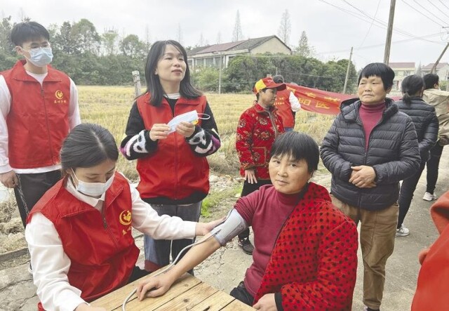 益阳医专：“益心乡伴”乡村助老