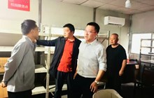黄俊调研校园安全及后勤保障工作