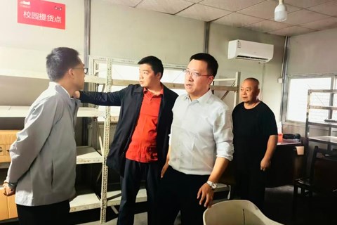 黄俊调研校园安全及后勤保障工作