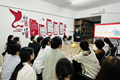 思政教师深入“一站式”学生社区宣讲两会精神