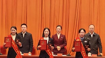 我校郑晓妮老师荣获益阳市“三八红旗手”称号