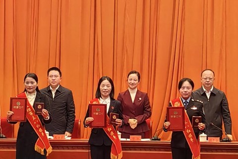 我校郑晓妮老师荣获益阳市“三八红旗手”称号