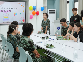 益阳医专给新生“惊喜加码”，这场生日会太甜了！