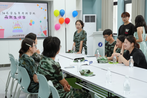 益阳医专给新生“惊喜加码”，这场生日会太甜了！