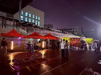 “落日浪漫”迎新夜 青春旋律燃动医专田径场　——益阳医专音乐迎新晚会温情落幕