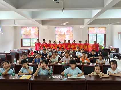 牙小青再赴大福：从大福坪到罗绕典，“七彩假期”的约定在延续