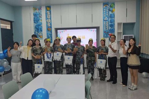新程遇生辰，温暖启医路 益阳医专2026级萌新生日会温情落幕