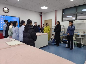 校领导为“楚怡杯”技能竞赛师生加油鼓劲