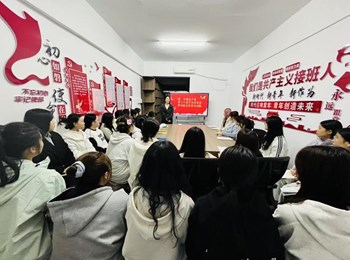 “青英思享会”在社区开讲：学全会精神，看红色故事，找青春方向