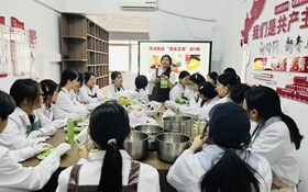 育镜社区｜“味来工坊”第二期：手作青团传温情，劳动教育进社区