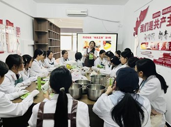 育镜社区｜“味来工坊”第二期：手作青团传温情，劳动教育进社区