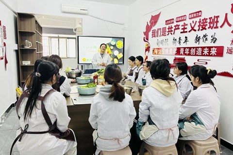 讲座听理论、厨房练手艺 益阳医专这场活动教学生科学管理体重