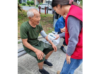基础医学院（公共卫生与检验医学院）教工党支部第5期“以镜促进，服务邻里”社区志愿服务活动顺利开展