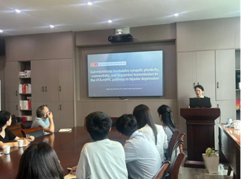 基础医学院“科研月坛”首期开讲