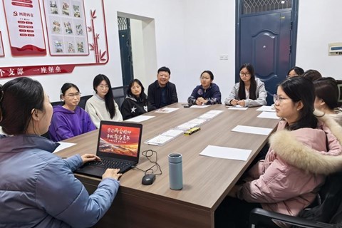 “青” 听两会绘愿景，师生同心话担当　