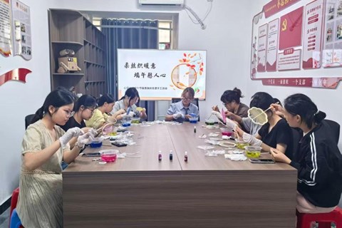 “心身微诊所”开展手工疗愈活动： 巧手缫丝迎端午 非遗润心护成长