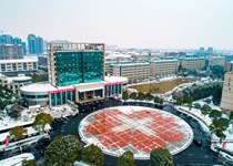 校园雪景