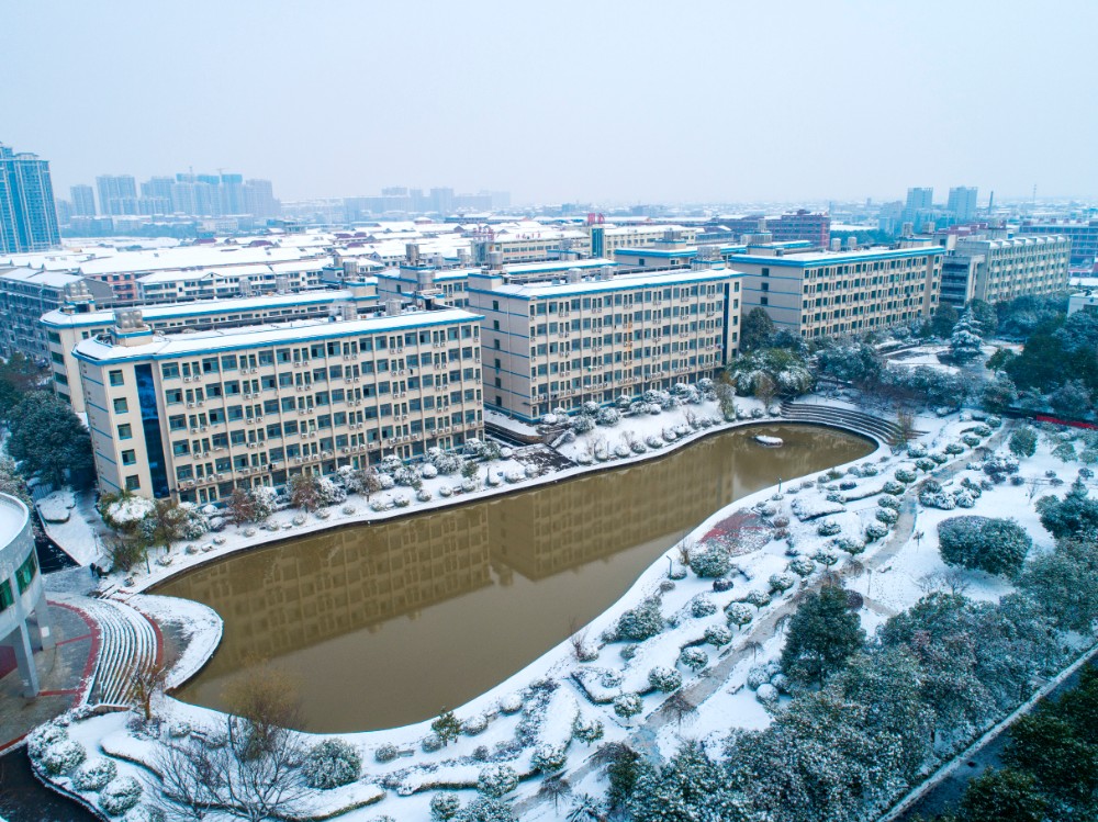 校园雪景_益阳医学高等专科学校