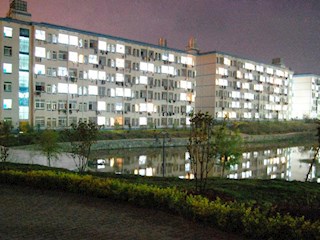 学生公寓夜景
