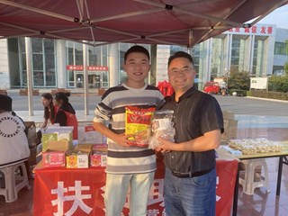 大学生创新创业活动月之“帮扶助农+跳蚤市场”