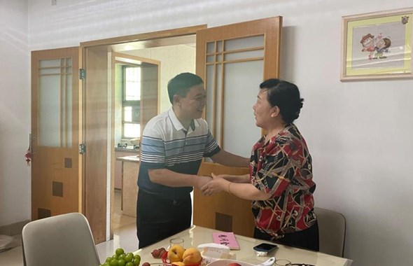 益阳医专开展　“七一”走访慰问活动 传递组织关怀温暖